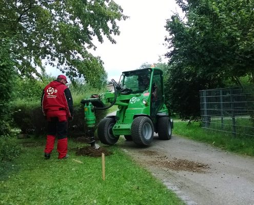 Montage Maschendrahtzaun - © M+D Garten- und Landschaftsbau GmbH