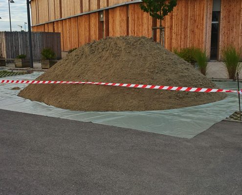 Neuer Spielplatz und Spielsand - © M+D Garten- und Landschaftsbau GmbH