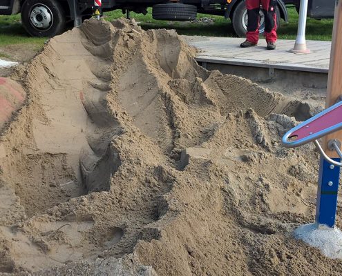 Neuer Spielplatz und Spielsand - © M+D Garten- und Landschaftsbau GmbH