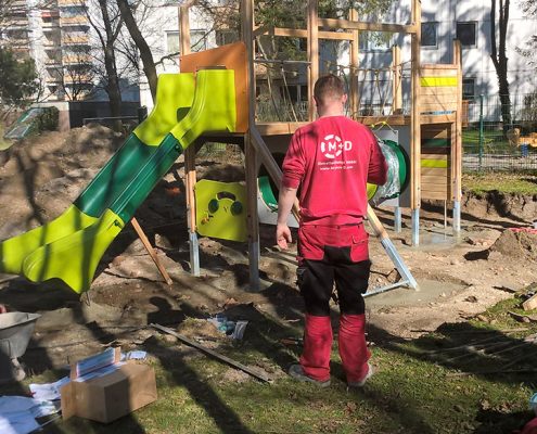 Aufbau Montage Spielgerät in München-Neuperlach - © M+D Garten- und Landschaftsbau GmbH